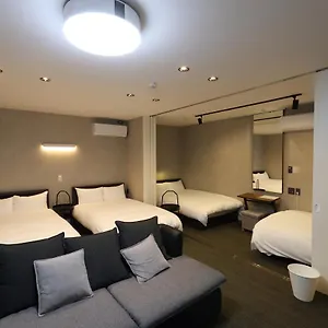 https://white-crystal-roomb.fukuoka-hotels.net